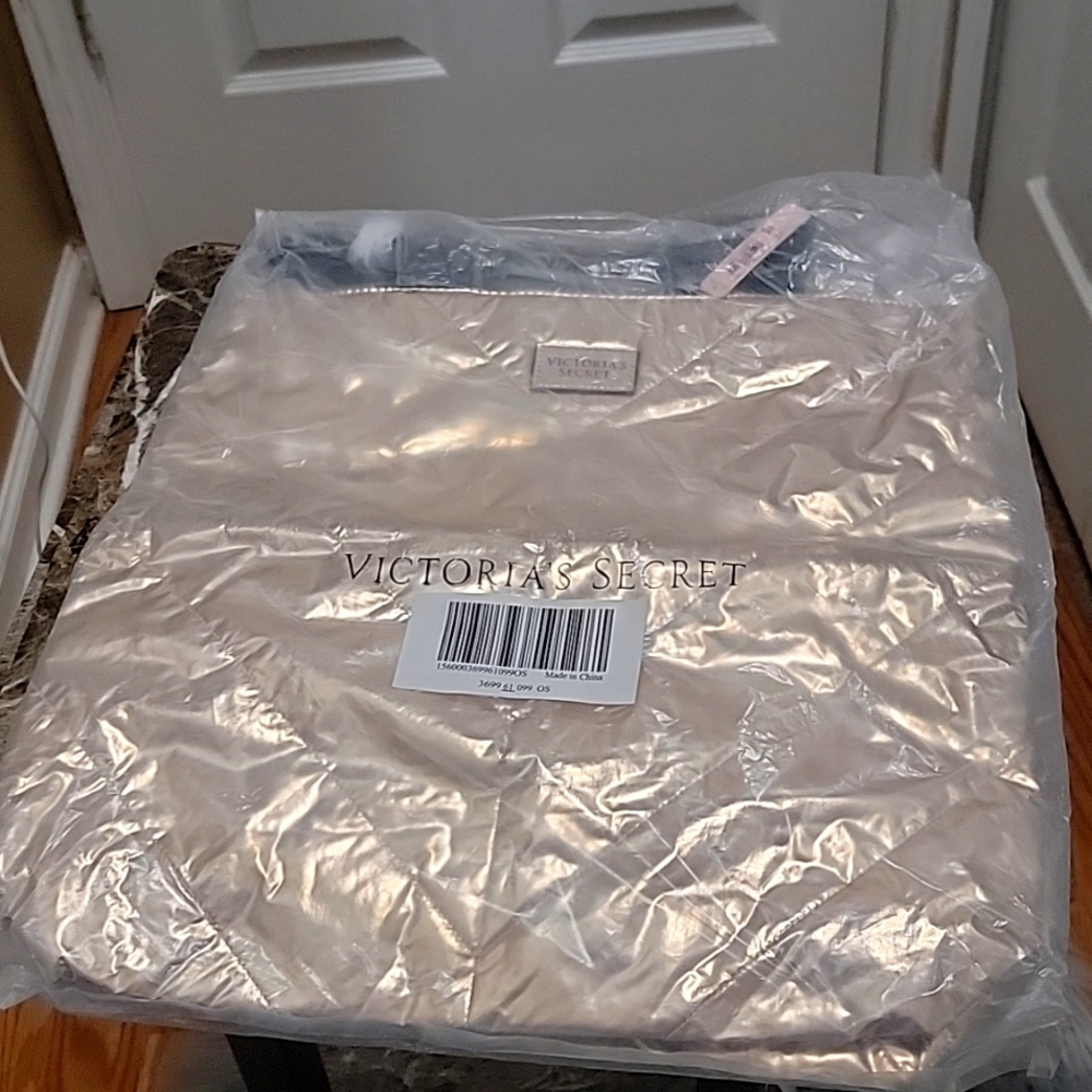 VICTORIA SECRET TOTE GOLD BRAND NEW